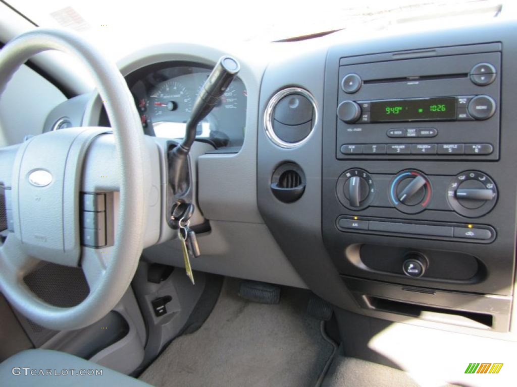 2007 Ford F150 XLT Regular Cab Controls Photo #47728263