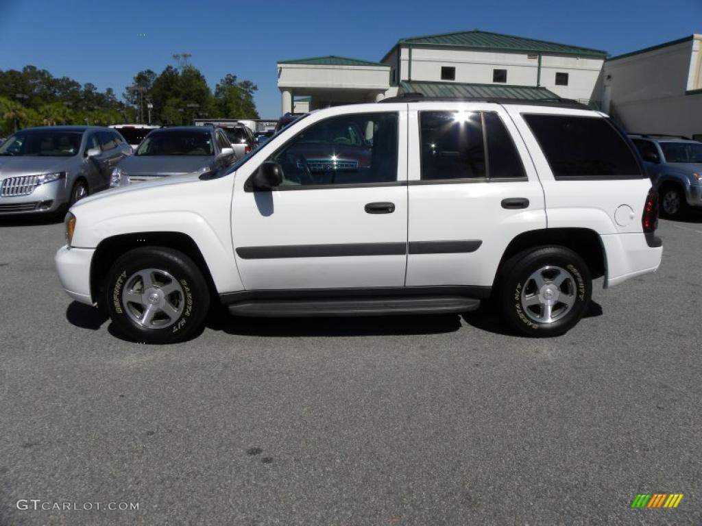 2005 TrailBlazer LS - Summit White / Light Gray photo #2