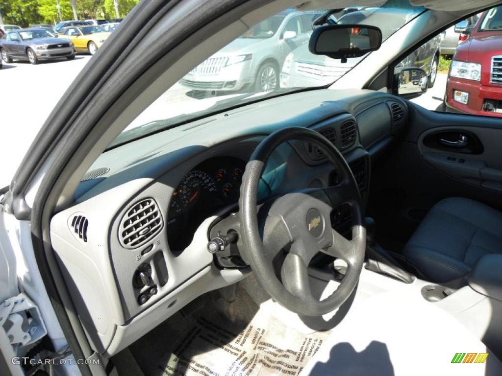 2005 TrailBlazer LS - Summit White / Light Gray photo #3