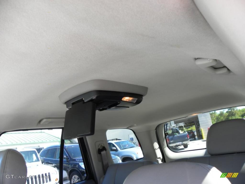 2005 TrailBlazer LS - Summit White / Light Gray photo #4