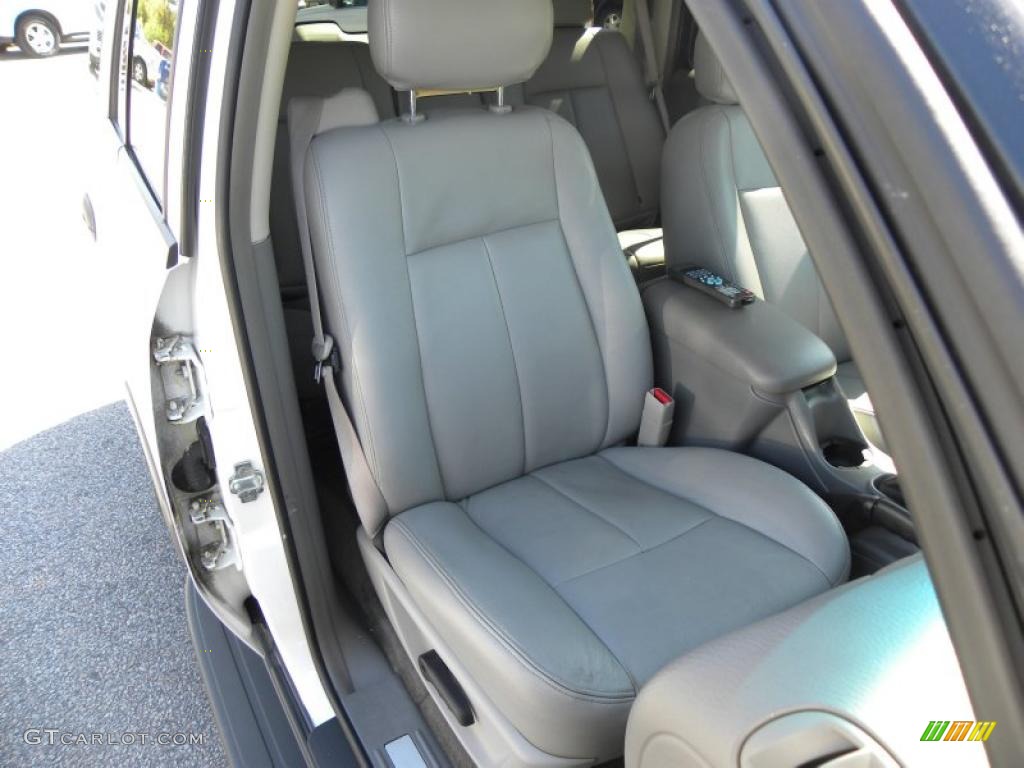 2005 TrailBlazer LS - Summit White / Light Gray photo #11