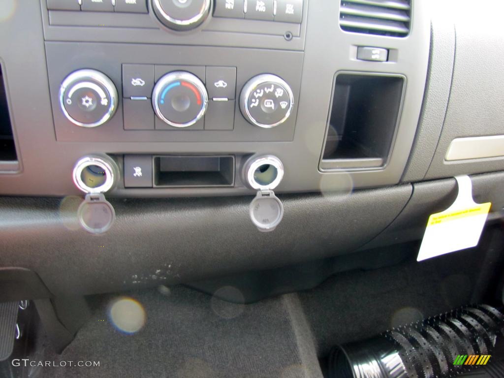 2011 Chevrolet Silverado 1500 LT Extended Cab Controls Photo #47729940