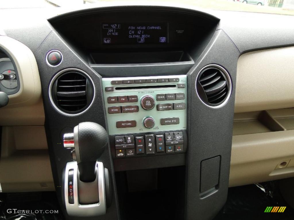 2010 Honda Pilot EX Controls Photo #47730591