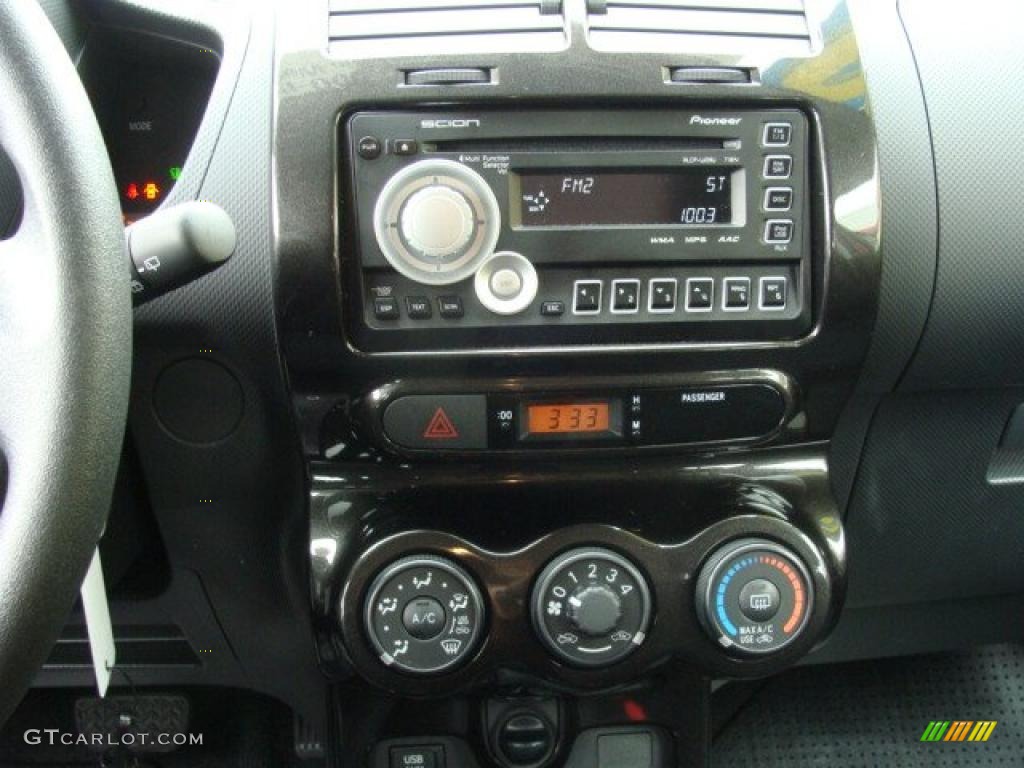 2010 Scion xD Standard xD Model Controls Photo #47732527
