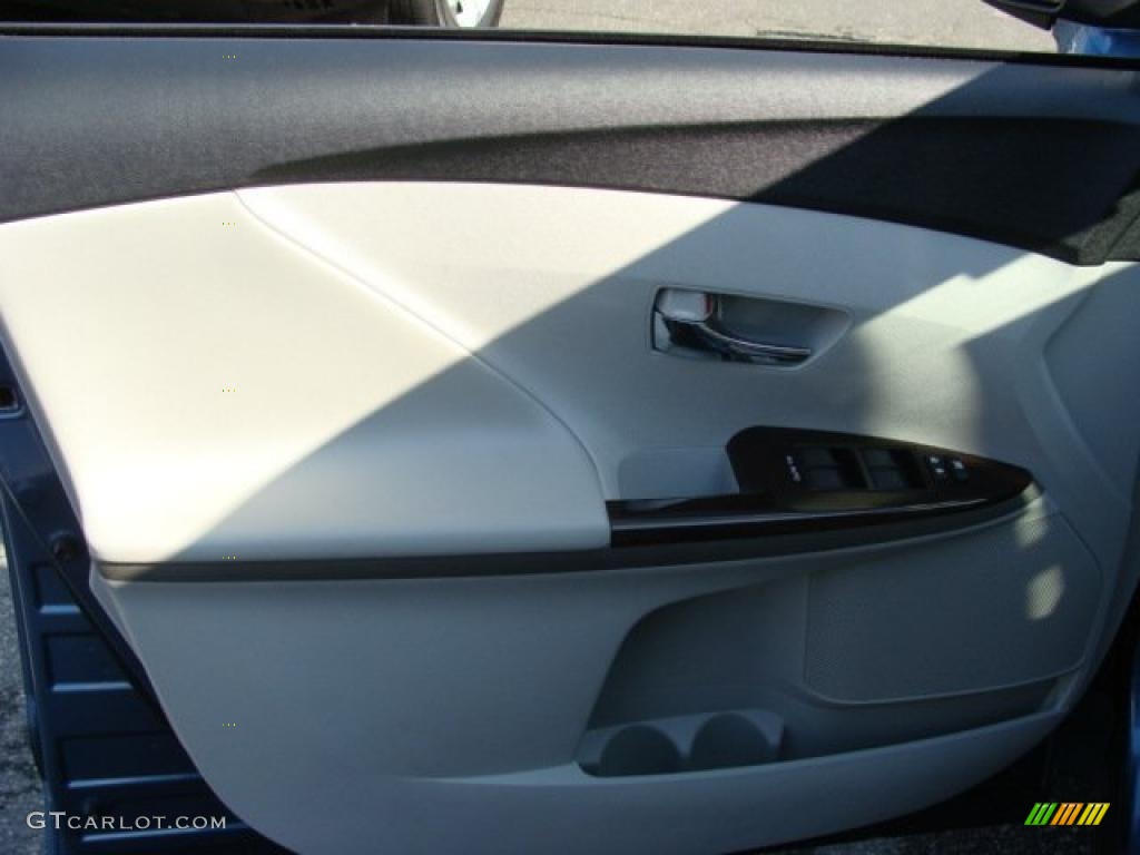 2011 Venza V6 AWD - Tropical Sea Metallic / Light Gray photo #6