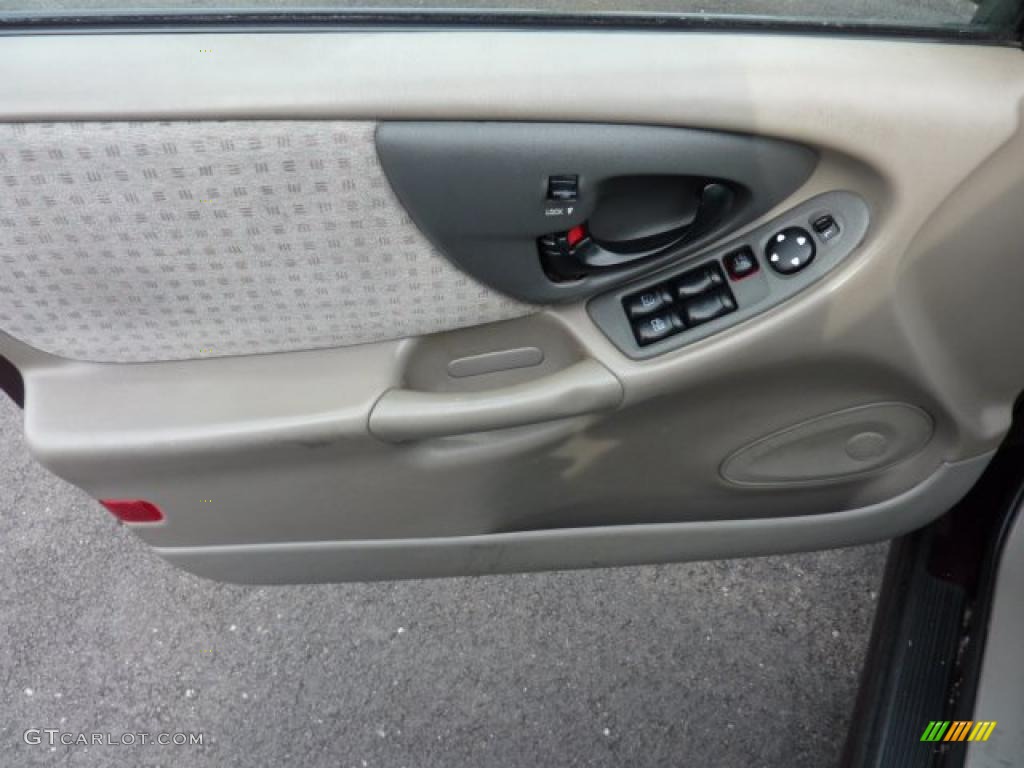 1997 Chevrolet Malibu Sedan Medium Grey Door Panel Photo #47734000
