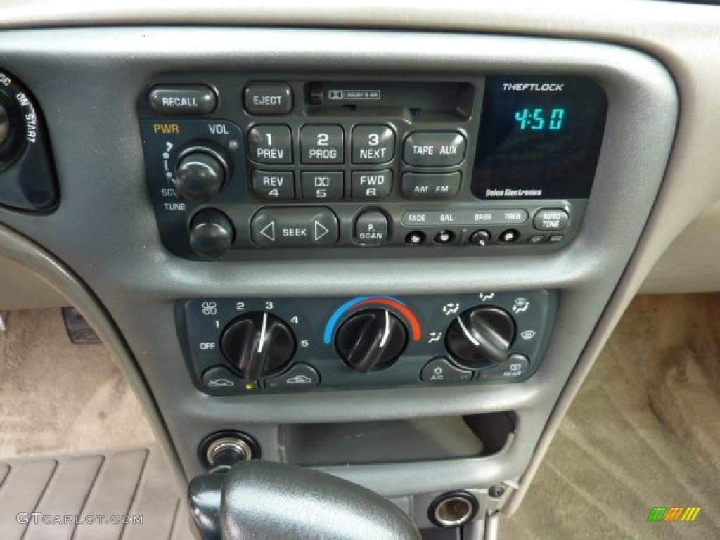 1997 Chevrolet Malibu Sedan Controls Photo #47734030