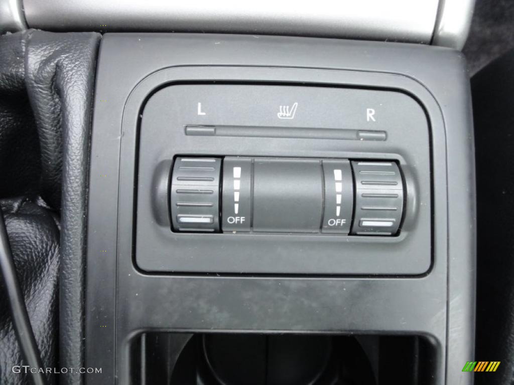 2006 Subaru Legacy 2.5i Limited Sedan Controls Photos