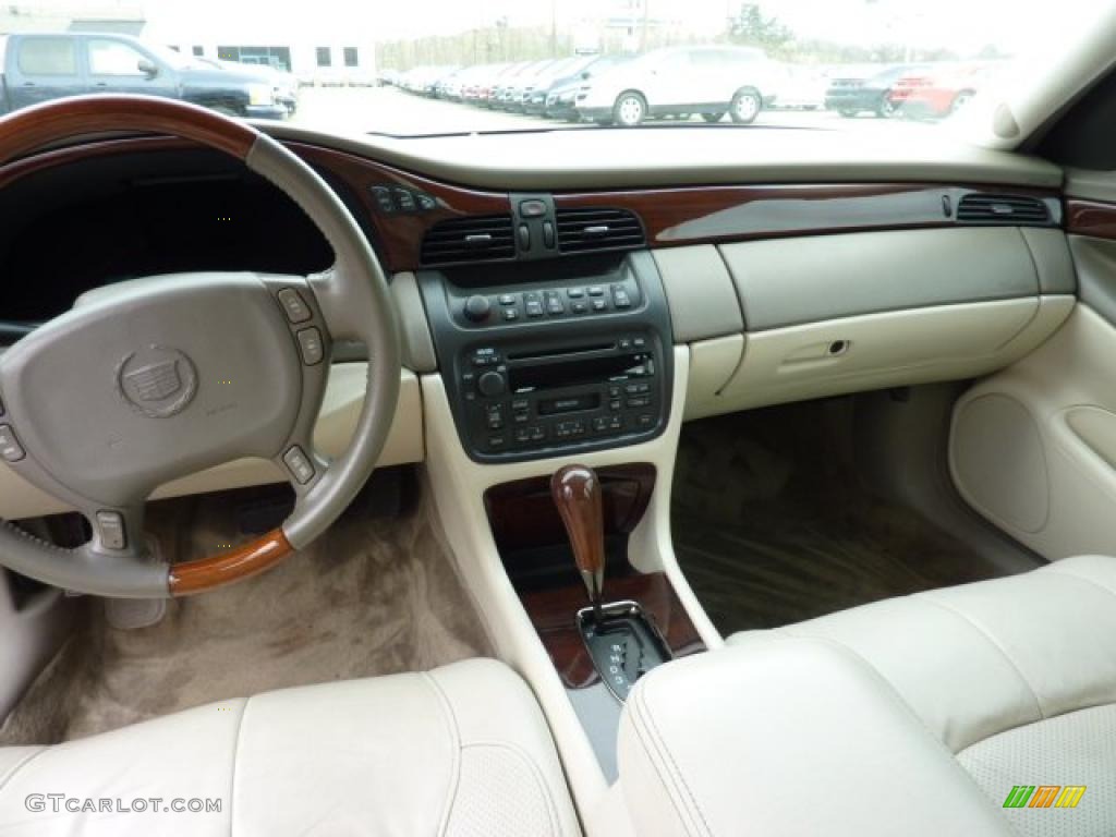 2002 Cadillac DeVille DTS Oatmeal Dashboard Photo #47734630