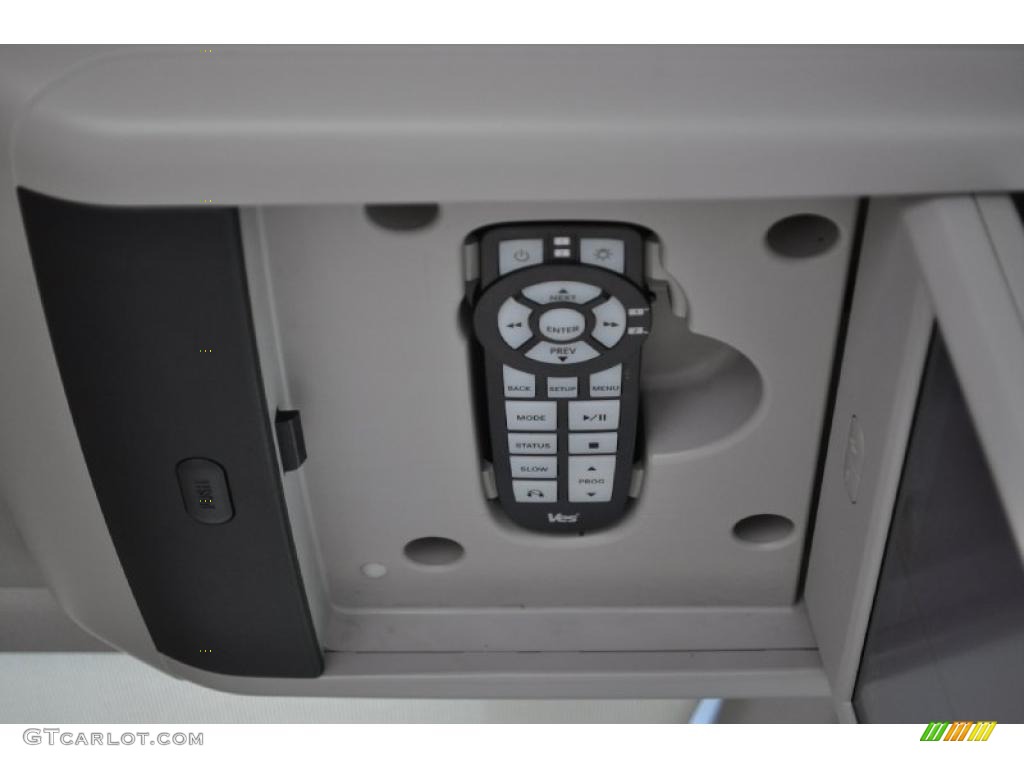 2009 Jeep Commander Overland 4x4 Controls Photo #47736052