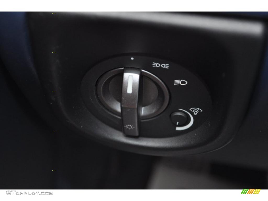 2007 Aston Martin V8 Vantage Coupe Controls Photo #47736490