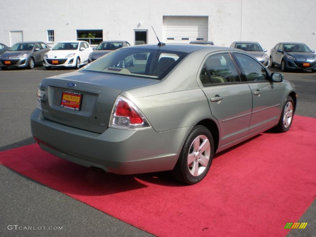 2008 Fusion SE - Moss Green Metallic / Camel photo #6