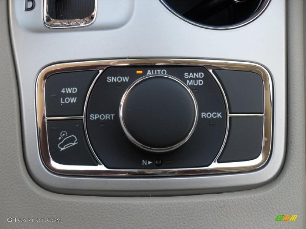 2011 Jeep Grand Cherokee Limited 4x4 Controls Photo #47738461