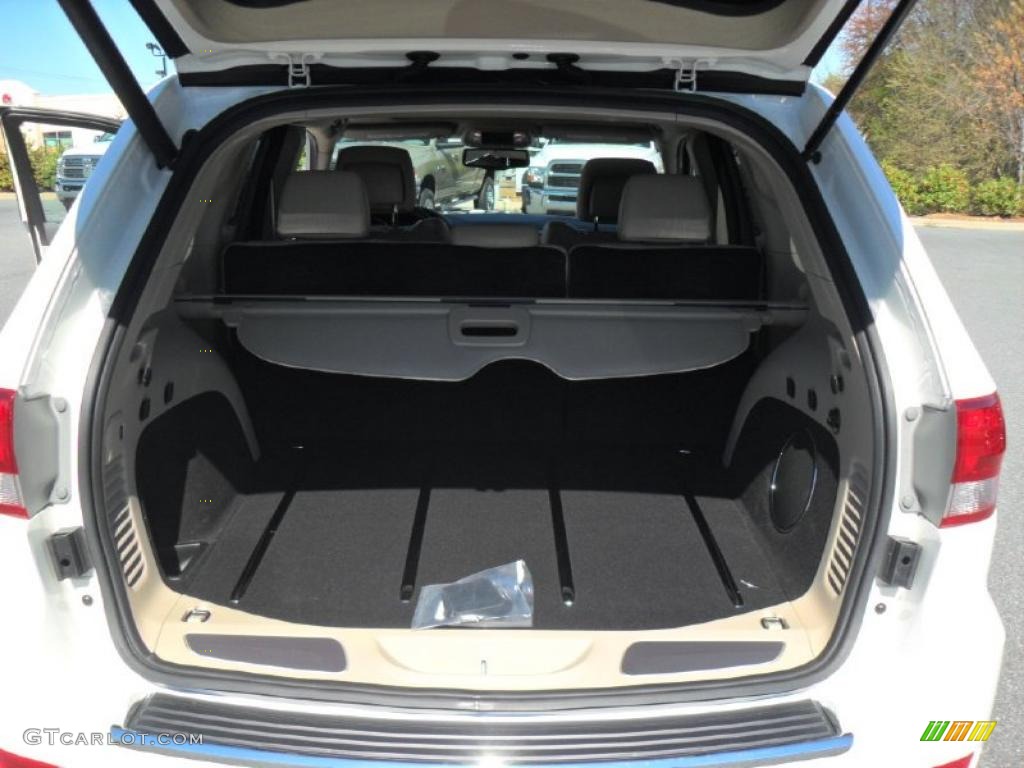 2011 Jeep Grand Cherokee Limited 4x4 Trunk Photo #47738602