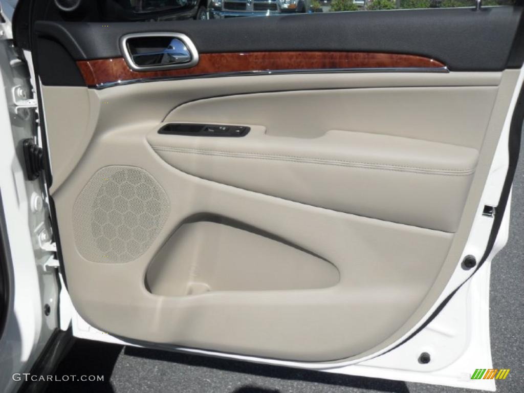 2011 Jeep Grand Cherokee Limited 4x4 Black/Light Frost Beige Door Panel Photo #47738647