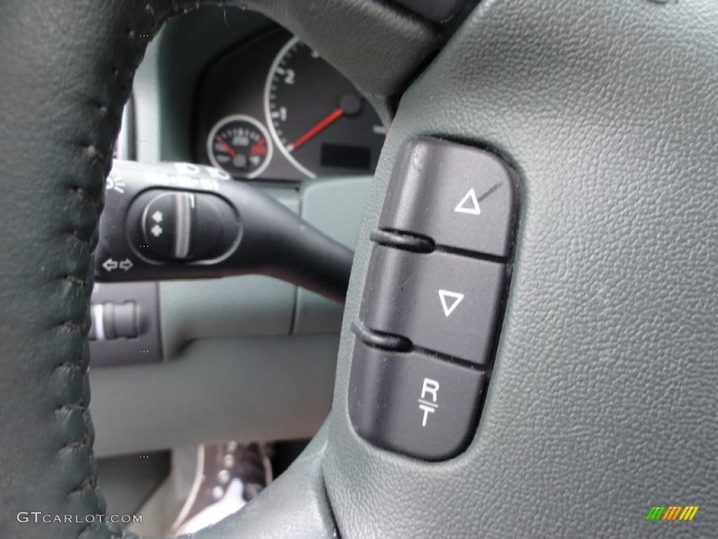 2002 Audi Allroad 2.7T quattro Controls Photo #47738977