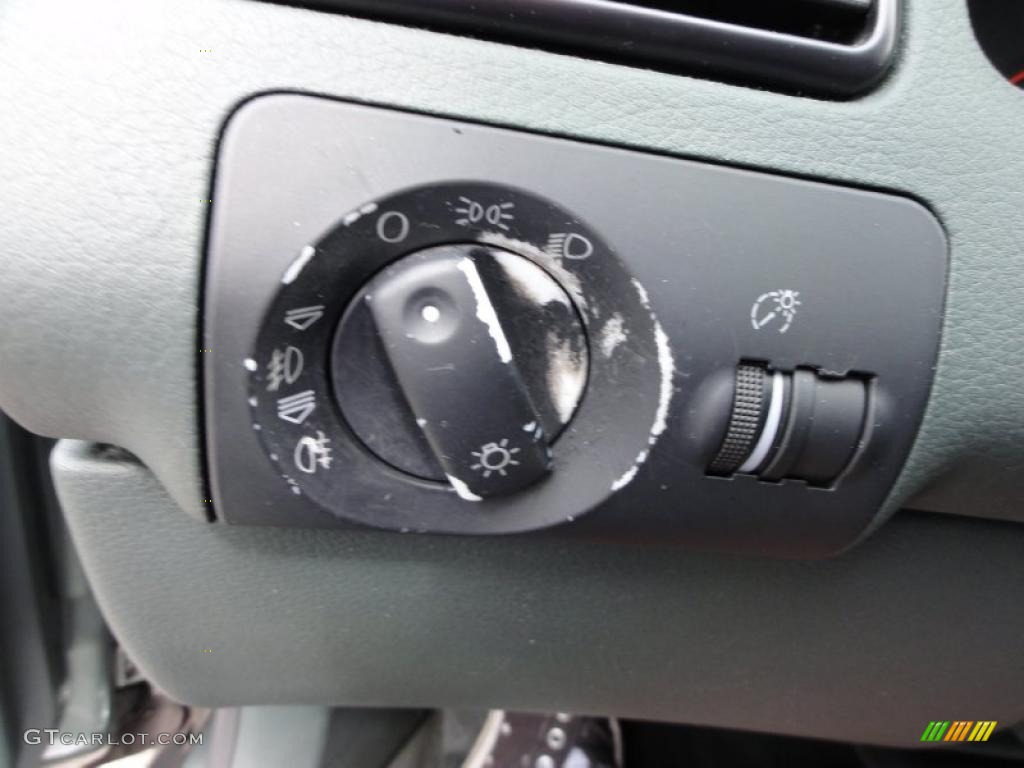 2002 Audi Allroad 2.7T quattro Controls Photo #47738989