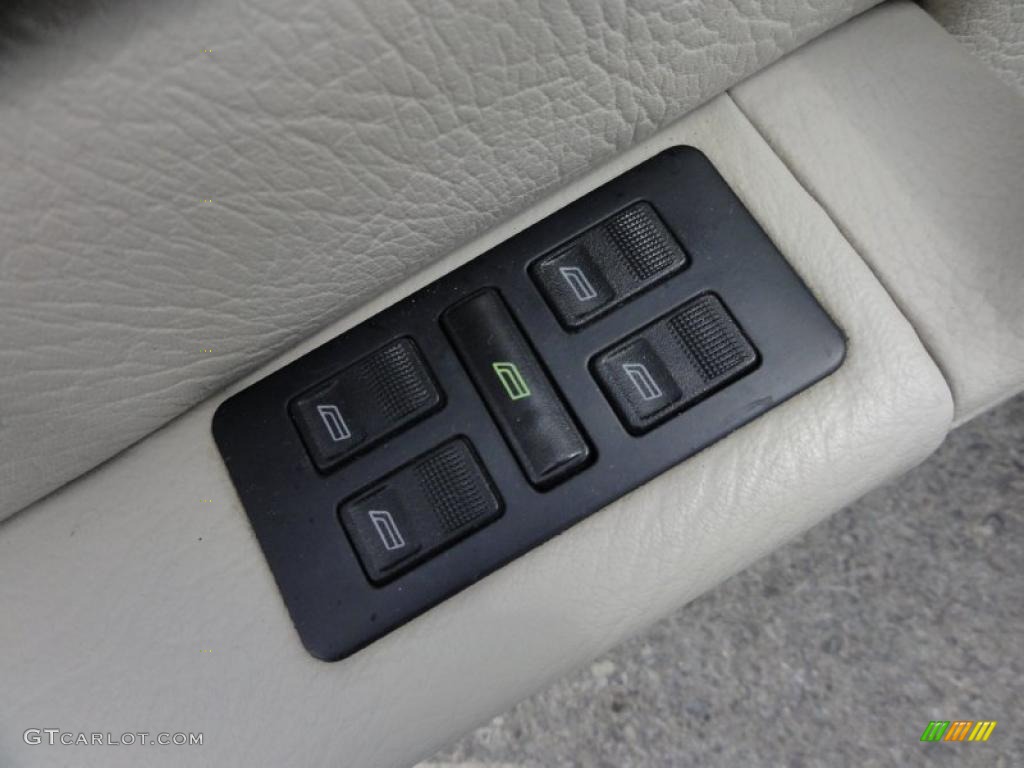 1994 Audi S4 quattro Sedan Controls Photo #47739235