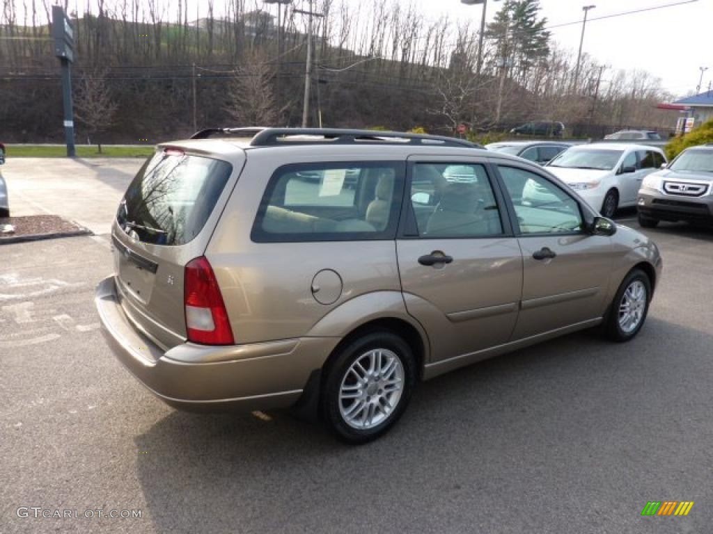2003 Focus SE Wagon - Arizona Beige Metallic / Medium Parchment photo #4