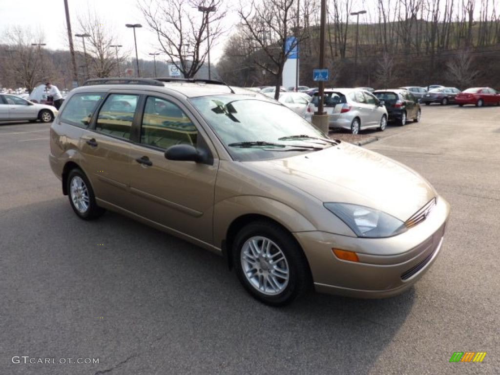 2003 Focus SE Wagon - Arizona Beige Metallic / Medium Parchment photo #5