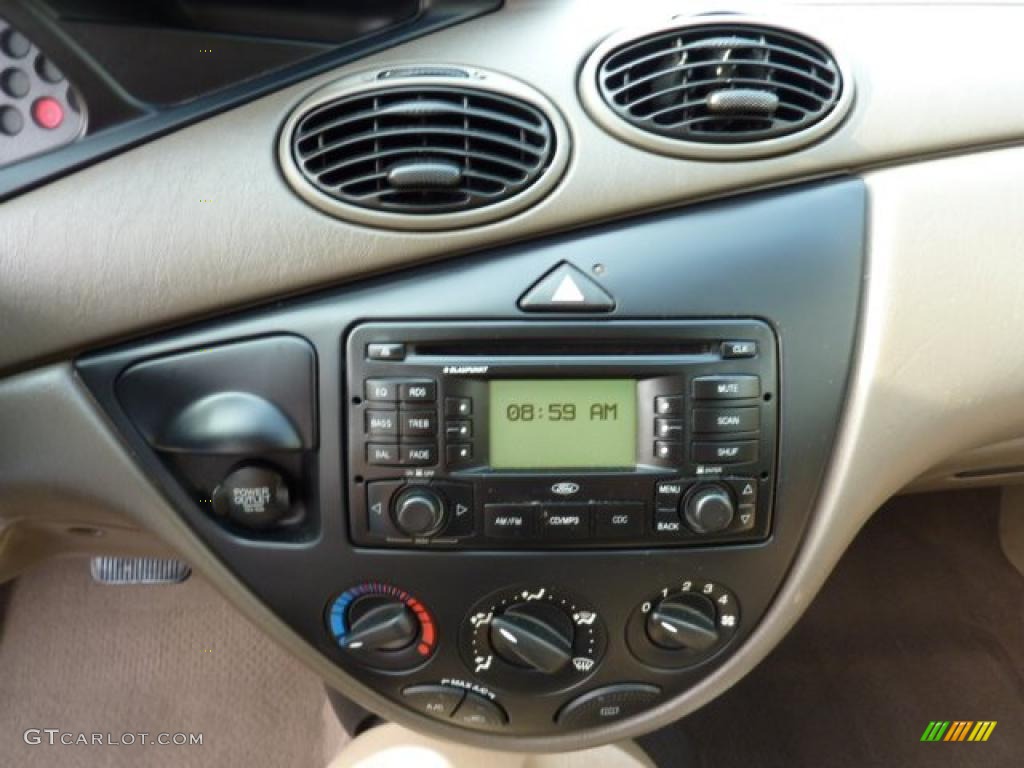 2003 Ford Focus SE Wagon Controls Photo #47741095