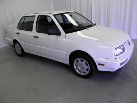 1998 Volkswagen Jetta GL Sedan Data, Info and Specs