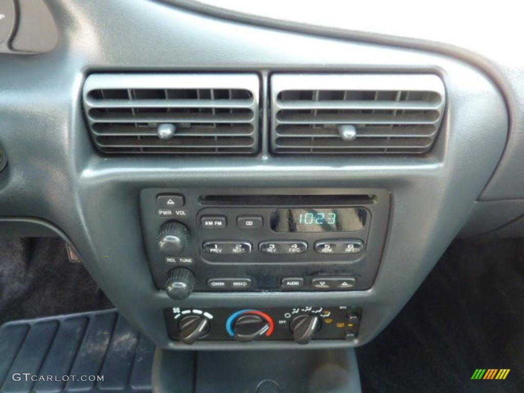 2001 Chevrolet Cavalier Sedan Controls Photo #47741287