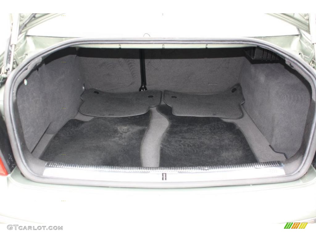 2004 Volkswagen Passat GLX Sedan Trunk Photo #47742370