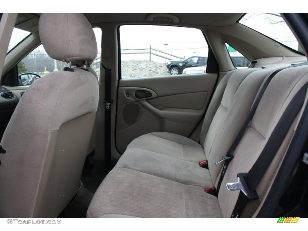 Medium Parchment Interior 2000 Ford Focus SE Sedan Photo #47742946