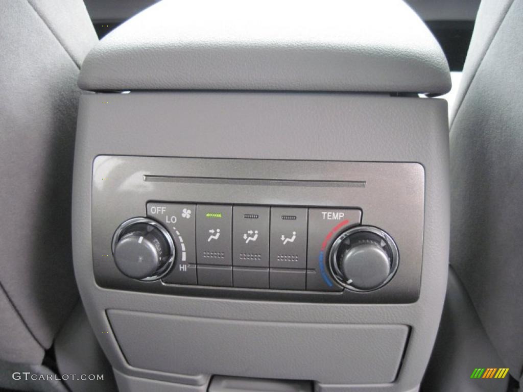 2011 Toyota Highlander Standard Highlander Model Controls Photo #47746490