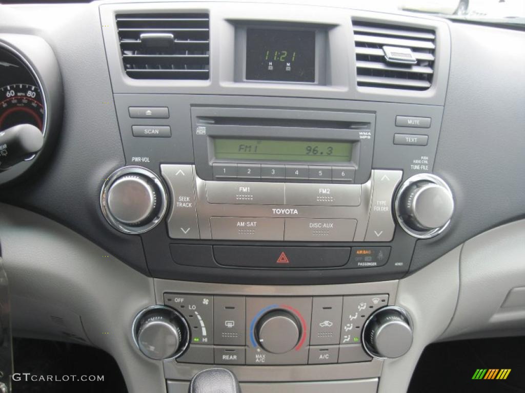 2011 Toyota Highlander Standard Highlander Model Controls Photo #47746538
