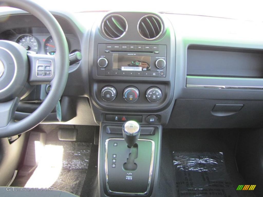 2011 Jeep Compass 2.0 CVT Automatic Transmission Photo #47749457