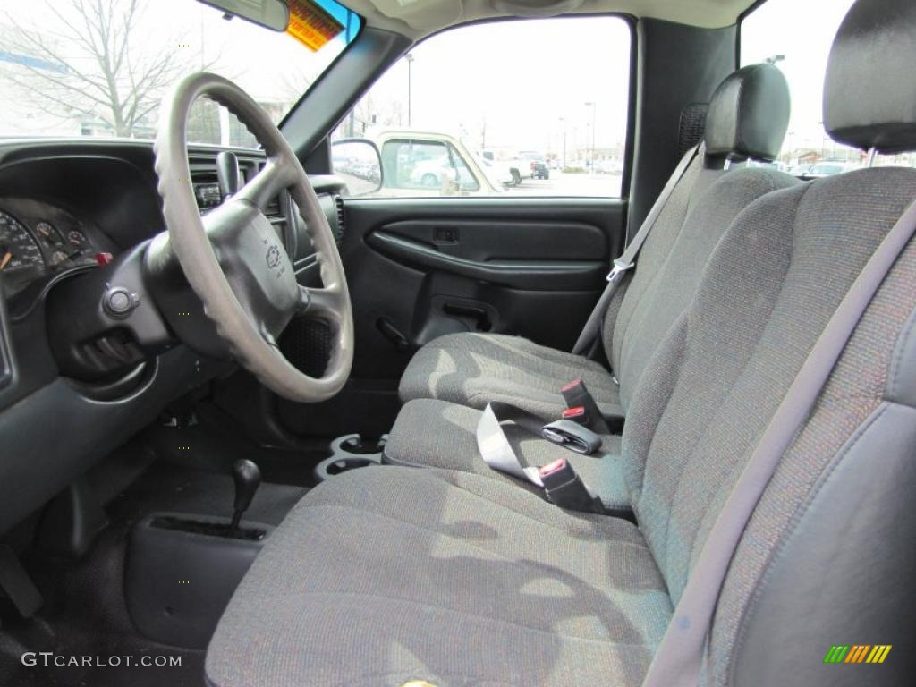 Medium Gray Interior 2002 Chevrolet Silverado 2500 Regular Cab 4x4 Photo #47752424