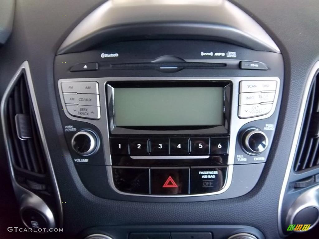 2010 Hyundai Tucson GLS AWD Controls Photo #47756997