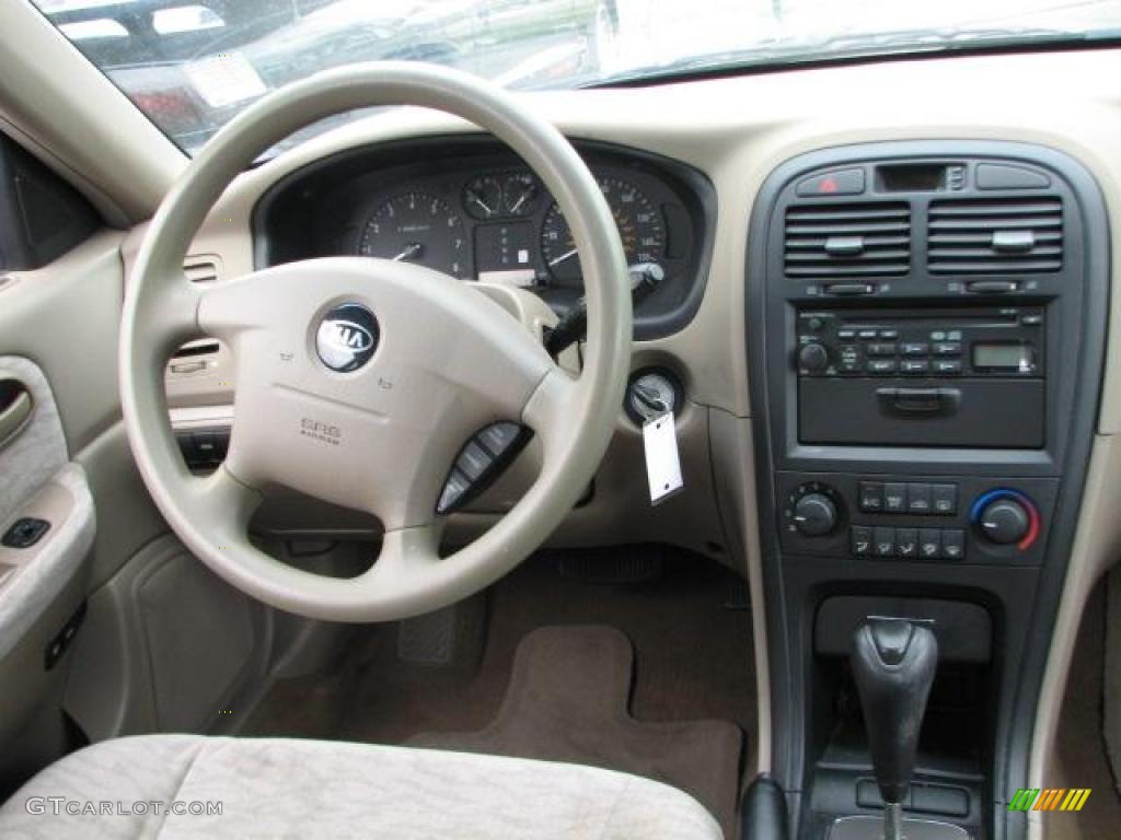 2006 Optima LX - White / Beige photo #18