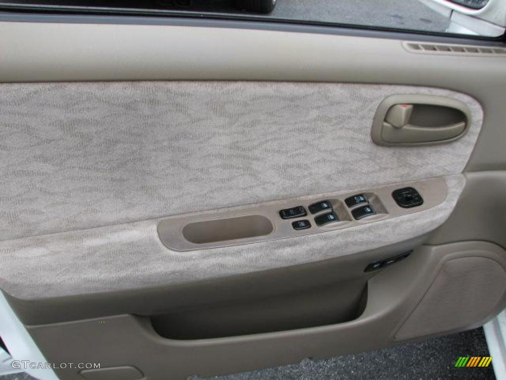 2006 Optima LX - White / Beige photo #23