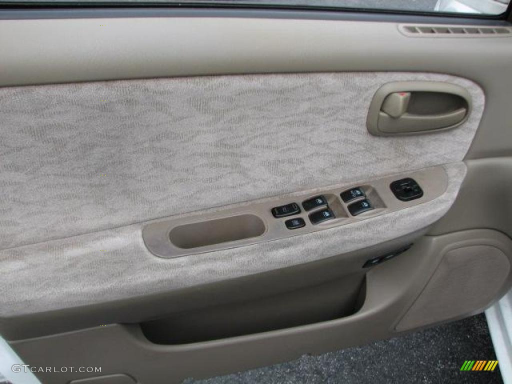 2006 Optima LX - White / Beige photo #25