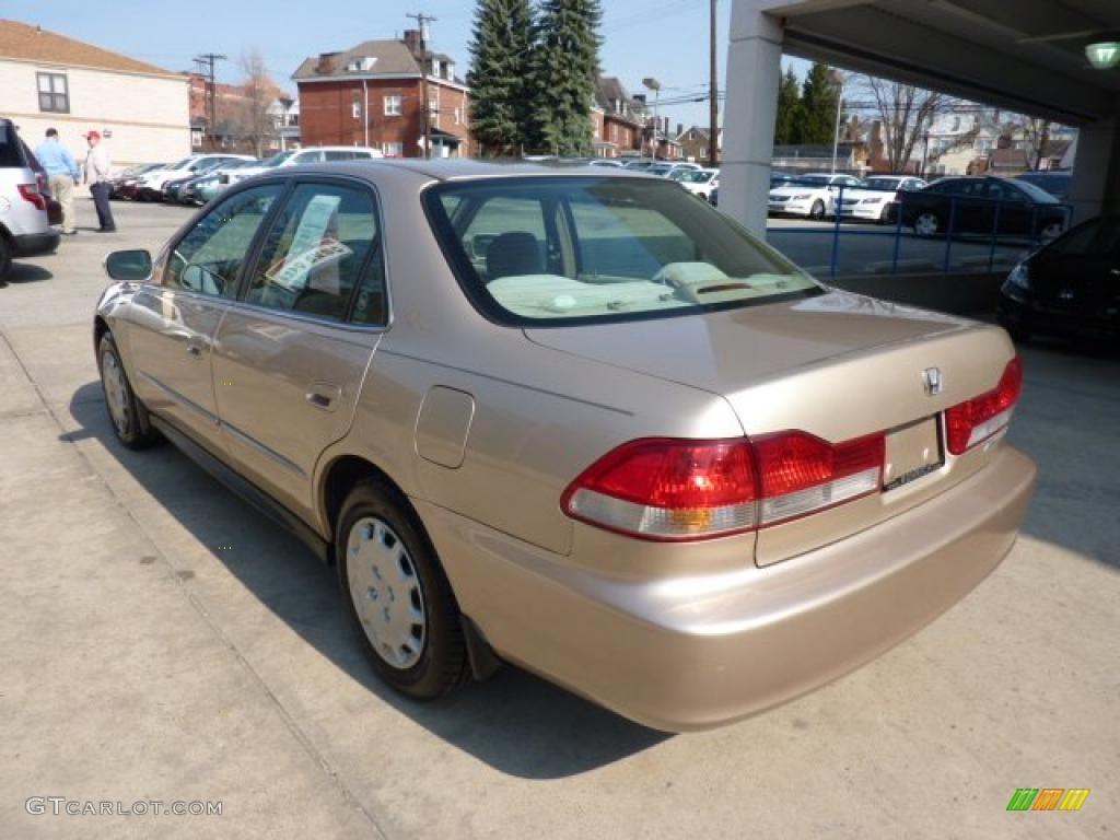 2001 Accord LX Sedan - Naples Gold Metallic / Ivory photo #2