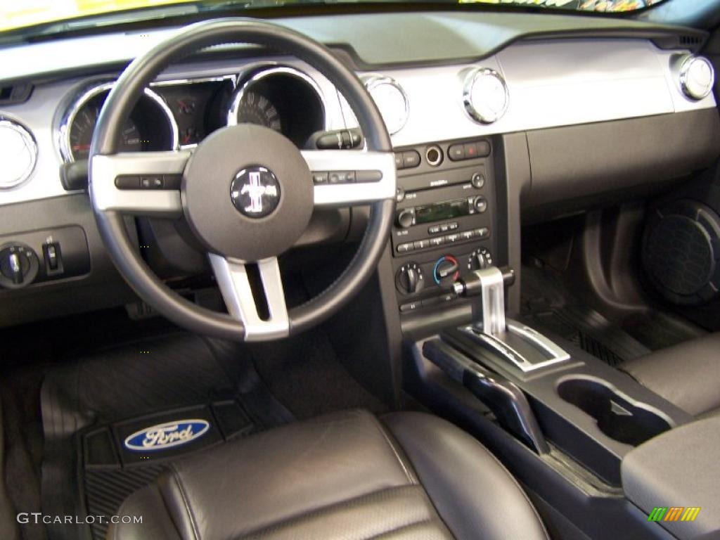 2006 Ford Mustang GT Premium Convertible Dark Charcoal Steering Wheel Photo #47760433