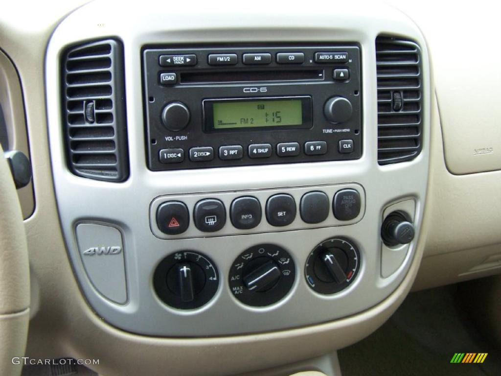2005 Ford Escape Limited 4WD Controls Photo #47760787