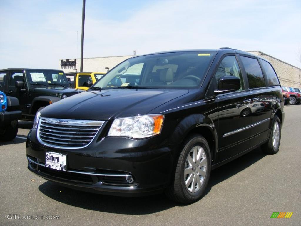 2011 Town & Country Touring - L - Brilliant Black Crystal Pearl / Black/Light Graystone photo #1