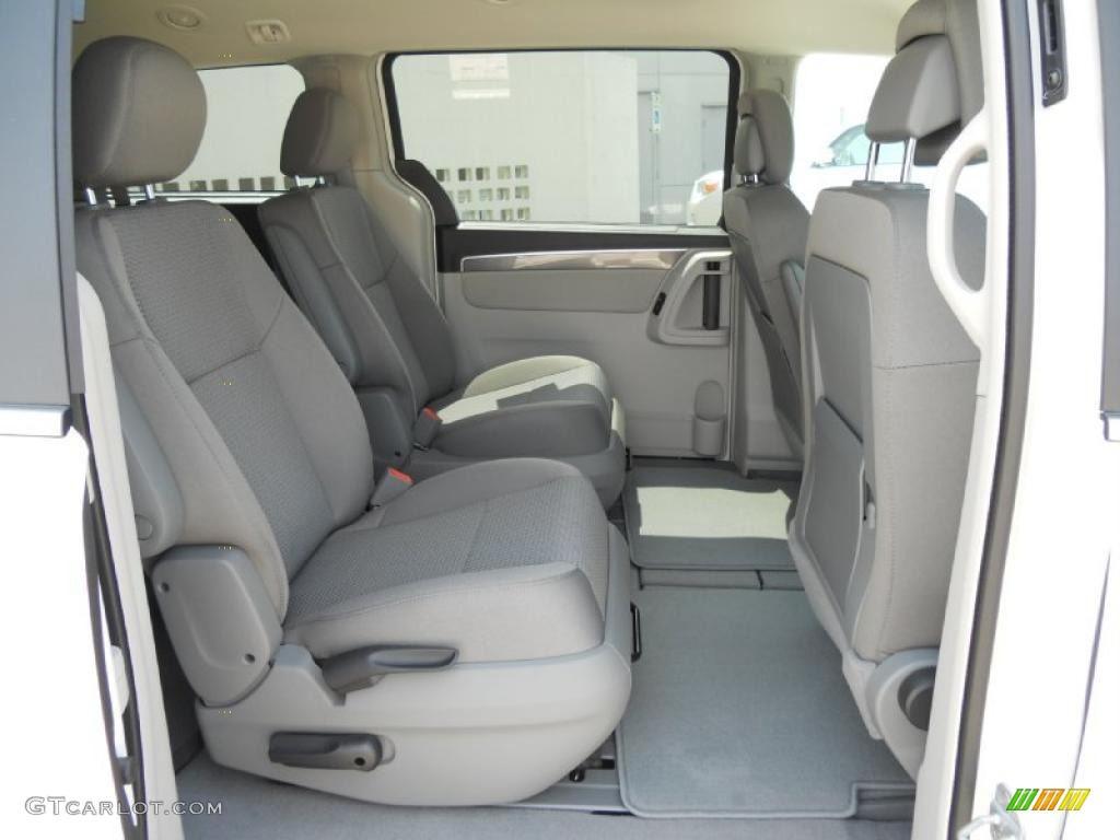 Aero Gray Interior 2011 Volkswagen Routan S Photo #47761915