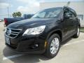 Deep Black Metallic - Tiguan SE Photo No. 3