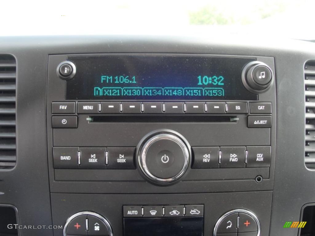 2007 Chevrolet Silverado 1500 LT Crew Cab Controls Photo #47768451