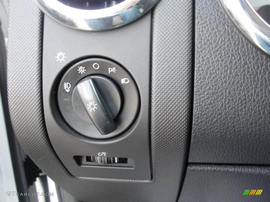 2007 Ford Explorer Sport Trac Limited Controls Photo #47769042