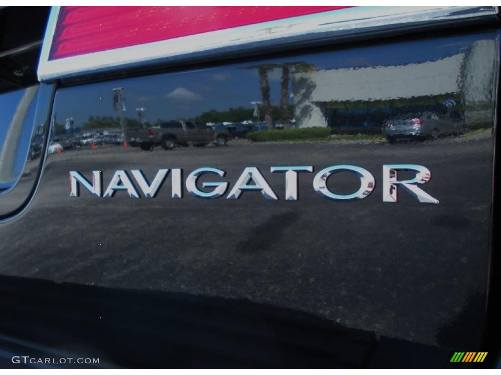 2011 Navigator 4x2 - Tuxedo Black Metallic / Stone photo #4