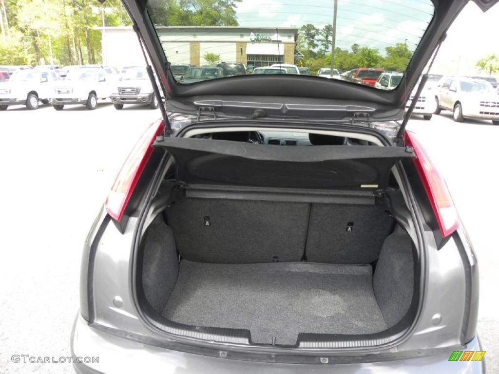 2006 Ford Focus ZX3 SES Hatchback Trunk Photo #47778681