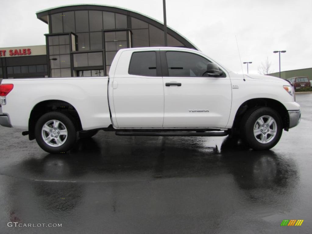 2010 Tundra Double Cab 4x4 - Super White / Graphite Gray photo #1