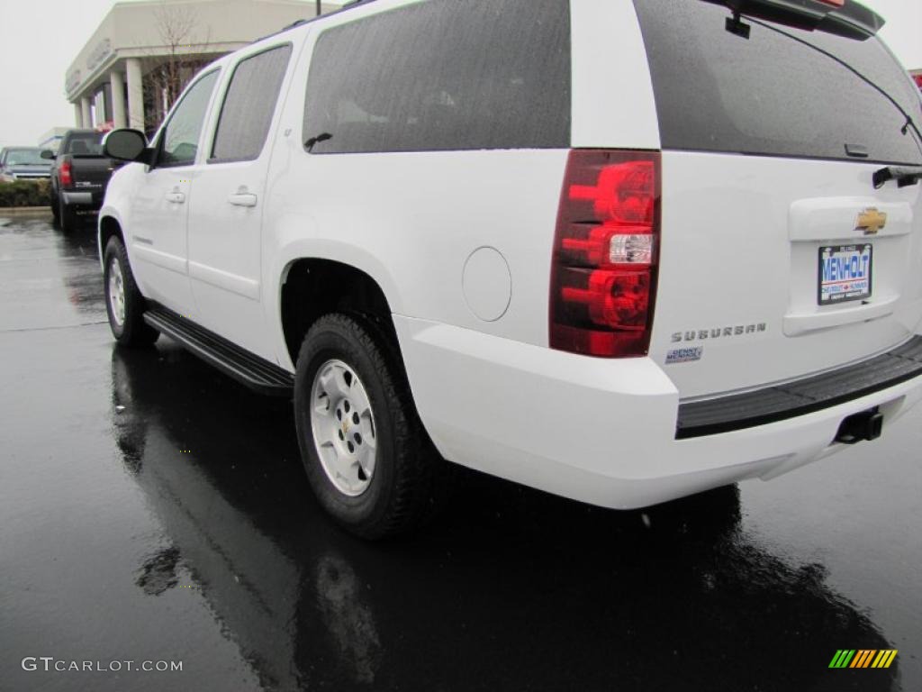 2007 Suburban 1500 LT 4x4 - Summit White / Ebony photo #2