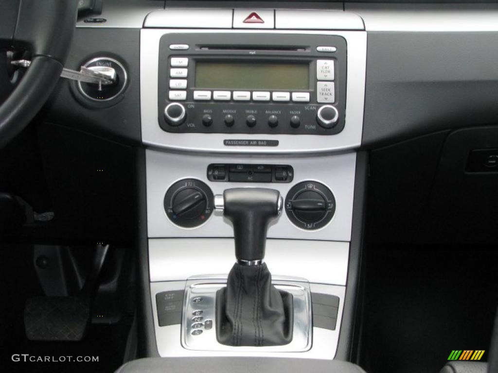 2009 Volkswagen Passat Komfort Sedan Controls Photo #47783487
